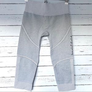 Track & Field Gray Textured Capri Leggings